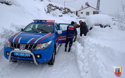 Yoğun Kar Yağışında Mahsur Kalan 47 Vatandaş Kurtarıldı
