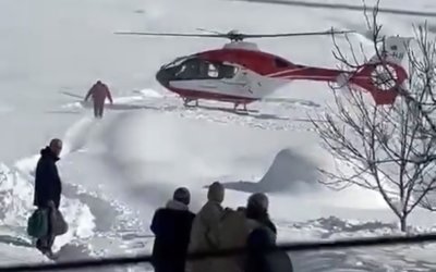 Kar ve Tipiye Rağmen Zamanla Yarış: Ambulans Helikopter Karlı Zemine İndi