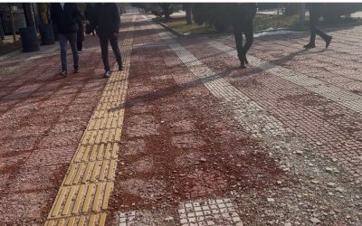 Pembe Yol Çakıl Taşına Döndü