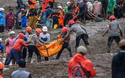 Endonezya'daki toprak kaymasında 34 ölü, 46 kayıp