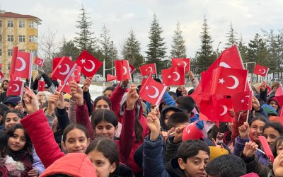 Doğanşehir Okullarında İlk Ders Bayrak Oldu