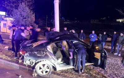 Malatya–Elazığ karayolunda otomobil Trambüs direğine çarptı: 1 yaralı