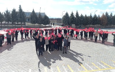 Dilek Mahallesi’nde Bayrak Korteji Yürüyüşü Yoğun İlgi Gördü