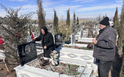 Anne Kızına, Baba Oğluna Sarılı Defnedildi: 6 Şubat’ın Acısı Malatya’da Dinmiyor