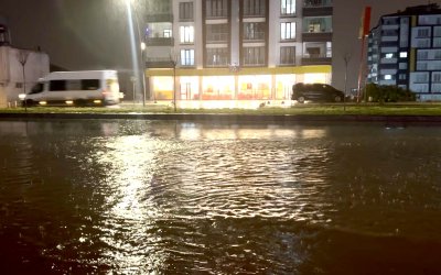 Malatya’da Sağanak Yağış Yolları Göle Çevirdi, Doğanşehir’de Dükkanları Su Bastı