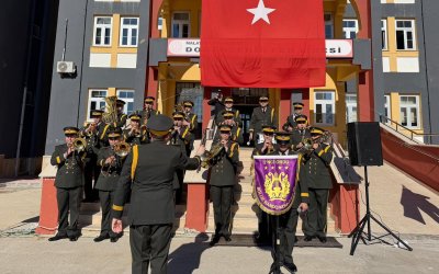 Doğanşehir’de 2. Ordu Bölge Bando Komutanlığı’ndan Öğrencilere Moral Programı