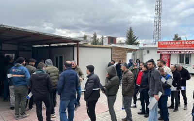 Malatya’da APP Plaka Denetimi: Sürücüler Standart Plaka İçin Kuyruğa Girdi