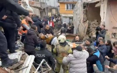 Fatih’te Doğal Gaz Patlaması: 2 Bina Çöktü, 7 Kişi Kurtarıldı