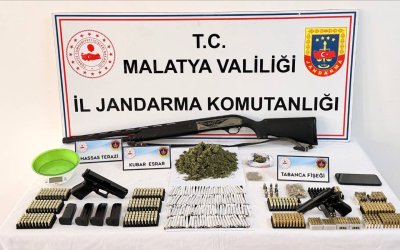 Zehir Tacirlerine Darbe: Çok Sayıda Uyuşturucu ve Silah Ele Geçirildi