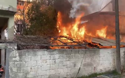 Gazi Mahallesi’nde Odunluk Yangını Paniğe Neden Oldu