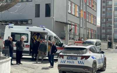 Lise Öğrencileri Arasında Bıçaklı Kavga: 5 Yaralı