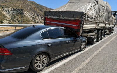 TIR’ın Altına Giren Otomobilden Mucize Kurtuluş
