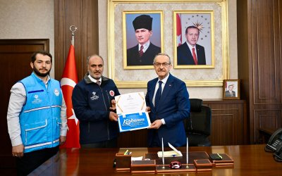 Vali Seddar Yavuz’dan TDV’ye Kurban Bağışı