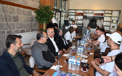 Başkan Er, ‘İpek Yolu Kervanı’ Üyeleriyle Bir Araya Geldi