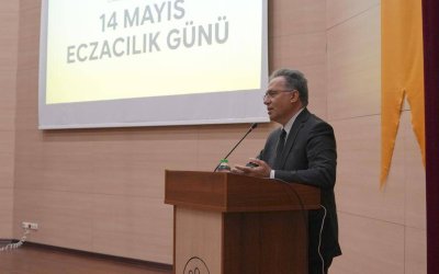 Eczacılık Fakültesinde Öğrenciler Beyaz Önlük Giymenin Heyecanını Yaşadı