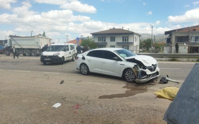 Doğanşehir’de İki Araç Çarpıştı: 2 Yaralı