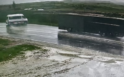 Yağış Kazayı Getirdi: Yolcu Minibüsü Şarampole Devrildi