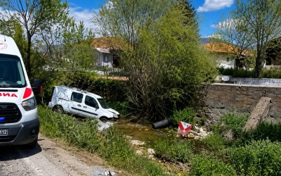 Malatya’da Hafif Ticari Araç Yoldan Çıktı: 2 Yaralı