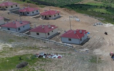 Ballıkaya Mahallesi'ndeki Deprem Konutlarında Teslim Gecikmesi Tepki Çekiyor