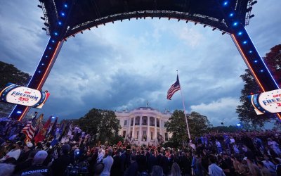 Trump’ın 80. Yaş Günü Kutlaması Protestolarla Karşılandı: Bu Organizasyon Yolsuzluk Kokuyor