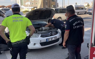 Araca Giren Kedi, İtfaiyenin Çaldığı Kedi Sesiyle Kurtarıldı