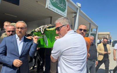 Rektör Bentli Annesini Son Yolculuğuna Uğurladı