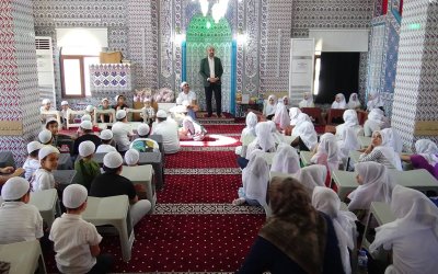 Camiler çocukların neşesiyle yeniden doldu