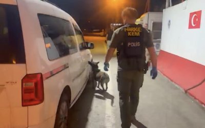 Narkotik Köpeği Tepki Verdi, Gizli Bölmeden 1 Kilo Metamfetamin Çıktı
