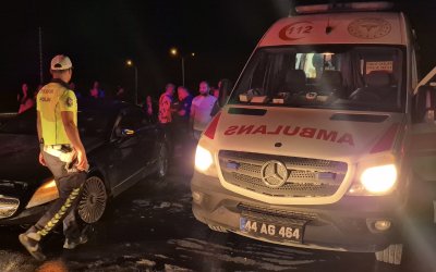 Virajı Alamayan Otomobil Karşı Şeride Geçti: 3 Yaralı