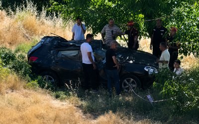 Otomobil Kayısı Bahçesine Uçtu: Sürücü Ağır Yaralandı