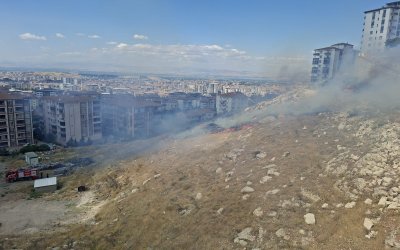 Çöşnük’te Ot Yangını Korkuttu