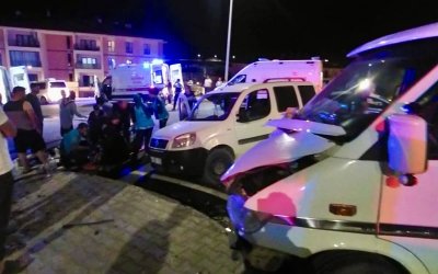 İkizce’de İki Araç Çarpıştı: 5 Yaralı
