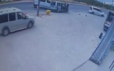 8 Yaralının Olduğu Kaza Kameraya Yansıdı