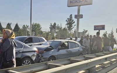 Beylerderesi Viyadüğü’nde 5 Araçlı Zincirleme Kaza: 1 Yaralı