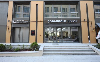 55 Yıllık Lezzet Geleneği Yeni Çarşı'da Yeniden: Çobanoğlu Kebap Açıldı