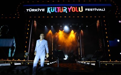 Ferhat Göçer’in Şarkılarıyla Malatya Kültür Yolu Festivali’ne Veda Edildi