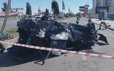 Çarpışmanın Şiddetiyle Takla Attı: 3 Yaralı