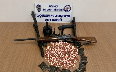 Islak Mendil Görünümlü Poşetlerde 817 Uyuşturucu Hap Ele Geçirildi