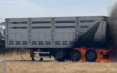 Seyir Halindeki Tırın Dorsesi Alev Aldı