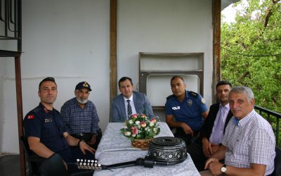 Cümbüş Ustası Kadir Durak’a 90. Yaş Sürprizi