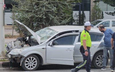 Malatya’da Otomobil Trambüs Direğine Çarptı: 2’si Çocuk 4 Yaralı
