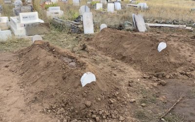 Anne ve Oğlu Yan Yana Toprağa Verildi: Aile İki Acıyı Birden Yaşadı