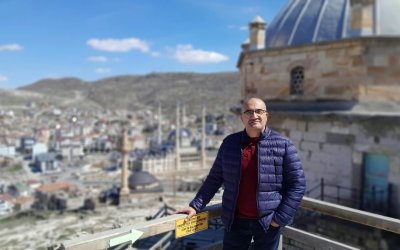 Kent Hafızasıyla Düşsel Dünyaları Buluşturan Kalem: Malatyalı Yazar Bülent Kocakaya Edebiyatta Sınırları Aşmaya Devam Ediyor