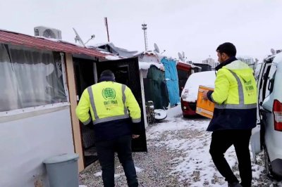 Umut Kervanı depremin yıl dönümünde ihtiyaç sahibi aileleri sevindirdi