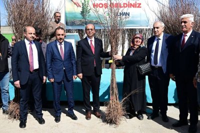 Malatya'da 44 bin meyve fidanı çiftçilere teslim edildi