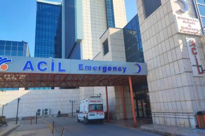 Aydınlatma direği üzerine düşen işçi yaralandı