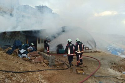 Malatya'da bir şantiye alanındaki çadırda yangın