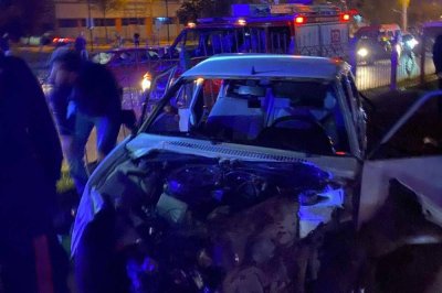 Sürücünün kontrolünü kaybettiği otomobil dehşet saçtı: 4 yaralı