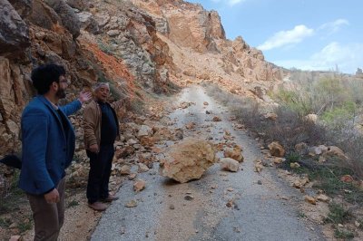 Mahalle sakinleri 2 yıldır kapalı olan yollarının açılmasını istiyor