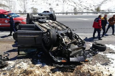 Kontrolden çıkan otomobil takla attı: 2'si çocuk 4 yaralı